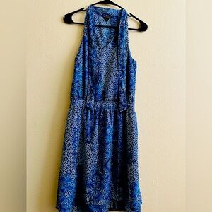 NWOT Banana Republic Women’s blue paisley print dress with tie detail in size 2